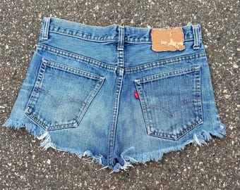1970s women’s Levis 517 single stitch denim cutt off summer shorts