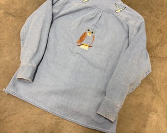 vintage 1970s homemade embroidered owl  blue denim cotton button up shirt Large