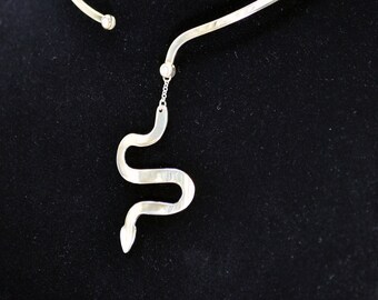 VINTAGE Shiny Smooth Sophisticated Silver Snake Necklace Choker