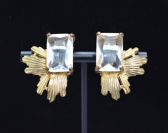 VINTAGE**RARE**Gorgeous Golden Toned Leaves Emerald Cut Crystal Arnold Scaasi Clip-on Earrings!