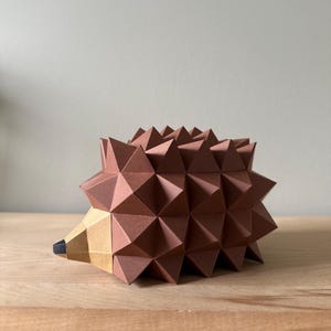 Modello di cartaceo a basso contenuto di poligoni in 3D riccio modello PDF stampabile fai da te