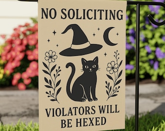 Bandera de jardín con texto "No se permite solicitar", gato negro y sombrero de bruja. Bandera divertida para exteriores con hechizos para quienes infrinjan la ley. Decoración gótica para porche de Halloween.