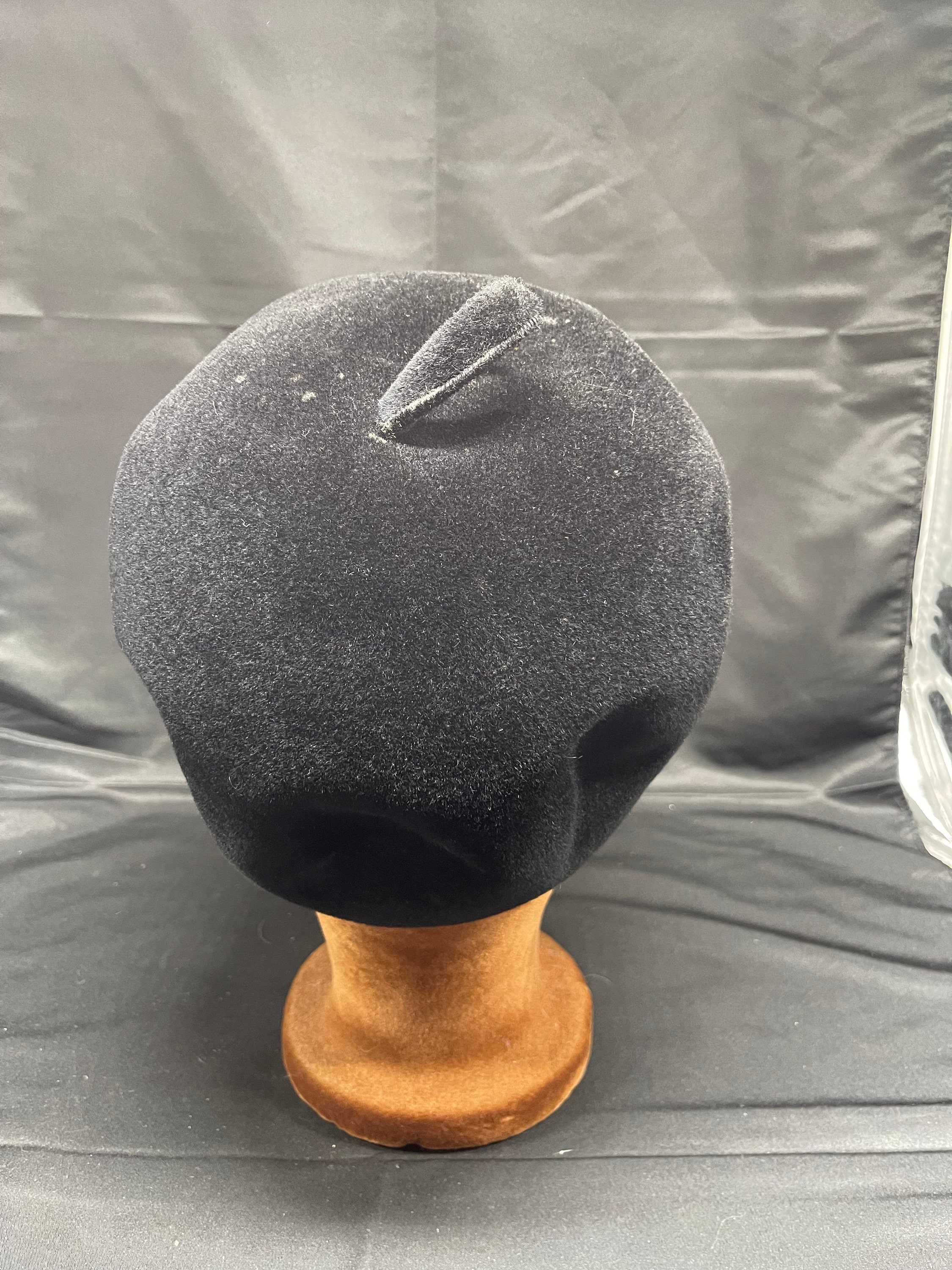 Vintage 60\'s Woman\'s MOD Carnaby Street Style Black Wool Felt Hat Large Vintage 60s Womens MOD Carnaby Street Style Black Wool Felt  main image 2