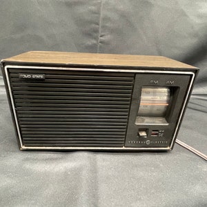 Vintage GE Solid State Table Radio Model T2210A Walnut Grain Top- WORKS GREAT!!
