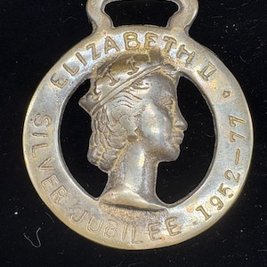 Vintage Queen Elizabeth II Silver Jubilee 1952-1977 Great Britain Horse Brass