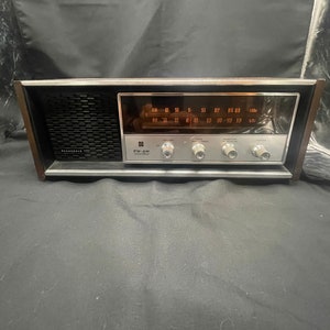 Panasonic tafelmodel solid-state model RE-7369 AM/FM houten kastradio