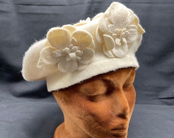 Vintage 1960's Women's Betmar New York Cream Wool Knit Beret Hat with Knit Flowers