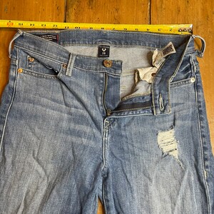 Woman’s True Religion High Rise Tapered Skinny distressed jeans size 29. image 6