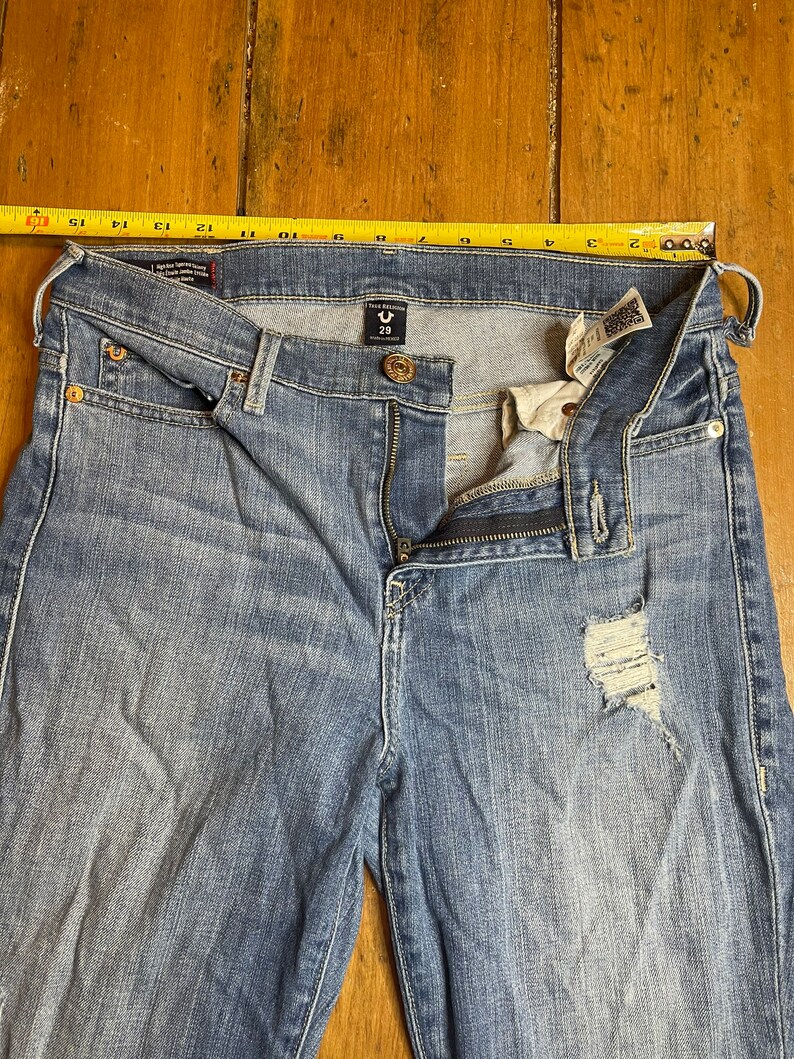 Woman’s True Religion High Rise Tapered Skinny distressed jeans size 29. image 6