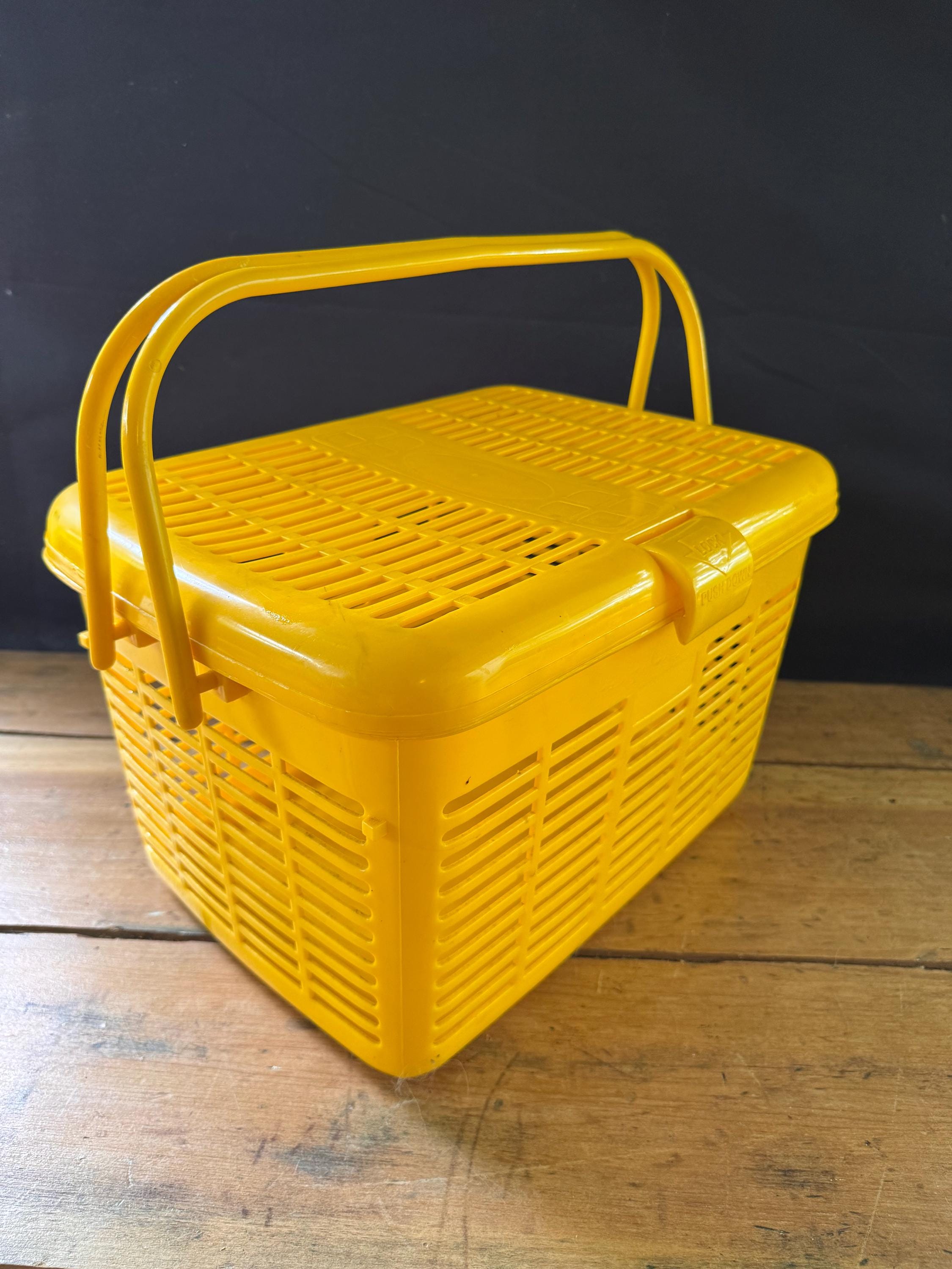 80s  ビンテージ　ピクニックバック Vintage Mid Century Yellow Plastic Picnic Basket, Pioneer 808