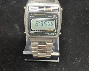 Vintage Pulsar Alarm Chronograph Digital man's watch Y486-4030
