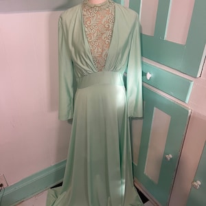 Vintage 1970s sea foam green formal retro maxi dress “vintage size 8-10”