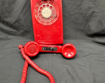 Téléphone mural à cadran rotatif Red Western Electric, vintage 1986, doté d'un contrôle du volume et d'un bouton de sourdine sur le combiné