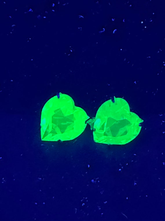 Vintage Green Uranium Glass Double Heart Brooch - image 2