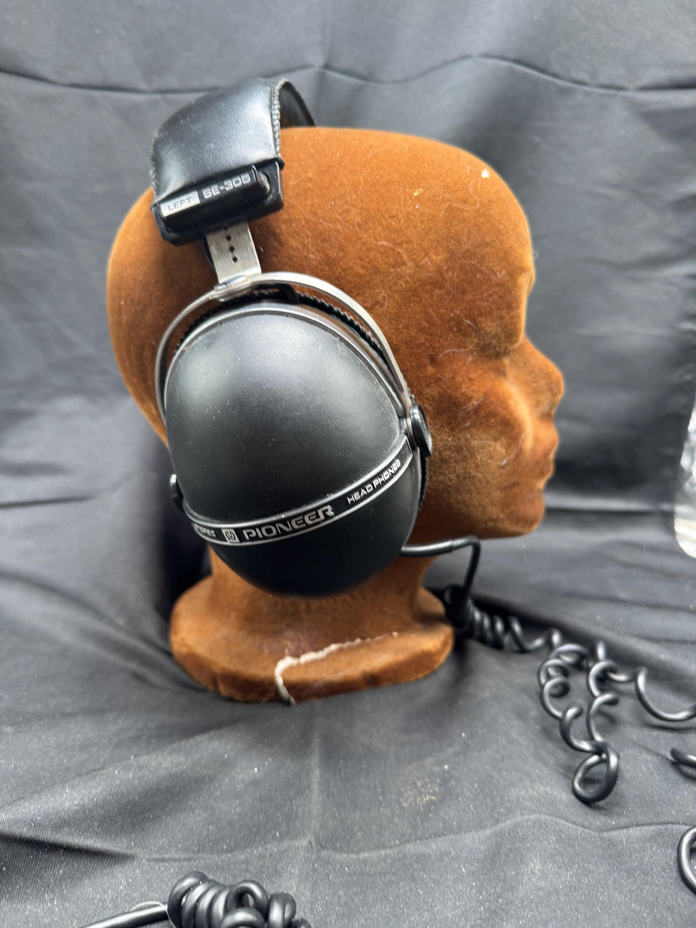 Pioneer SE-305 ヘッドフォン Pioneer SE-305 vintage headphone 1973 - YouTube