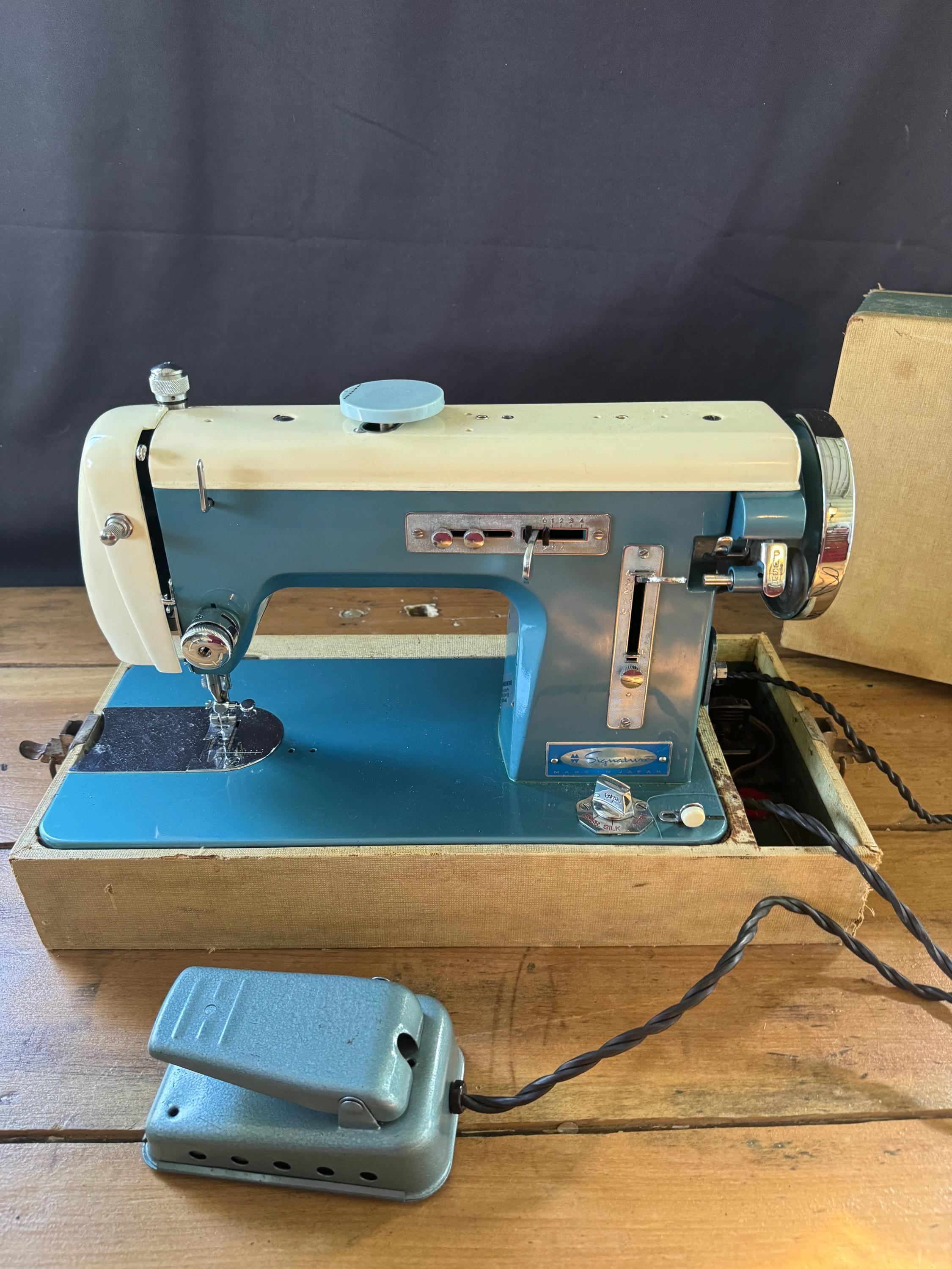 Vintage Montgomery Ward Signature Automatic ZIGZAG Sewing Machine