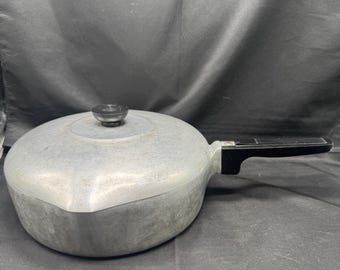 Vintage Wagner Ware Magnalite 4569-M Chicken Fryer with Lid