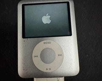 Vintage 2007 Apple Ipod Nano A1236 4 GB - 3rd Generation - Silver