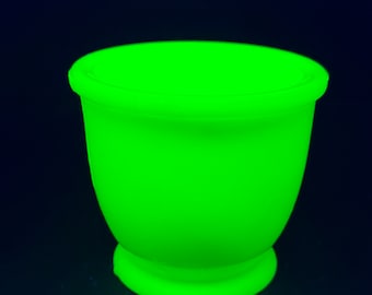 Vintage Jeanette Jadite Uranium Glass Egg cup or footed custard cup.