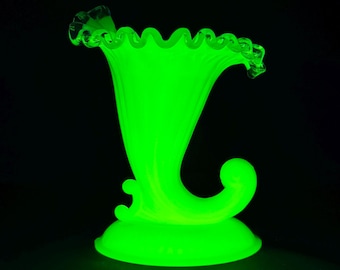 Vintage Fenton IvoryCrest Cornucopia Custard Uranium Glass Vase