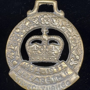 Vintage Queen Elizabeth II Silver Jubilee 1952-1977 Great Britain Horse Brass