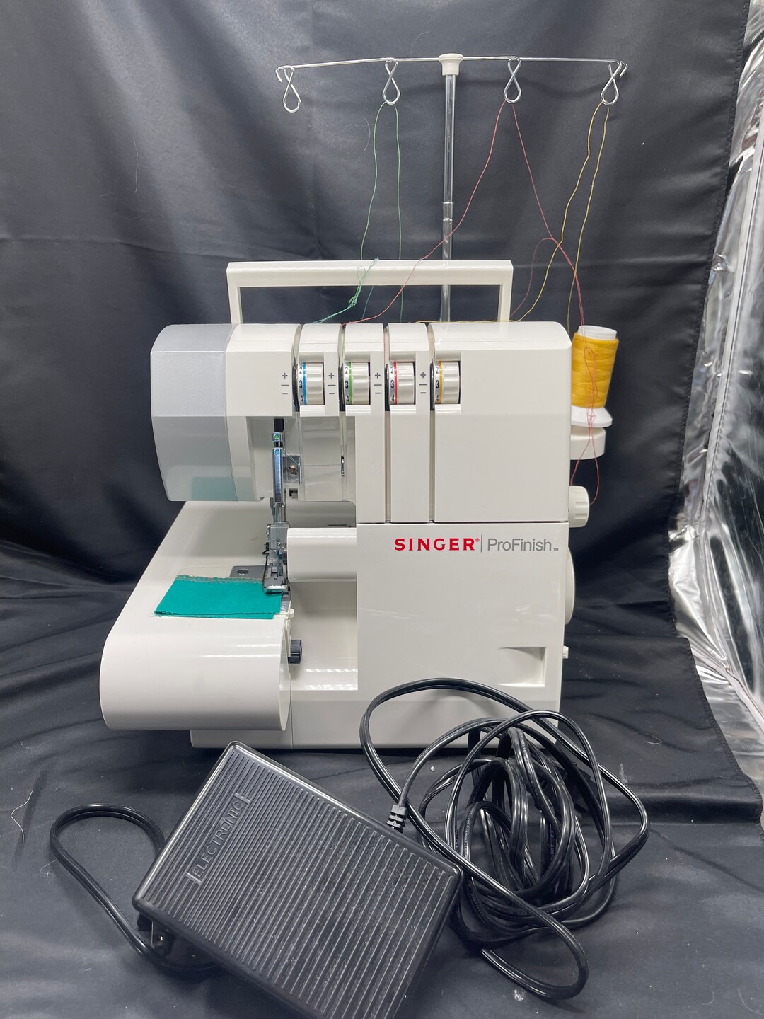 Singer 14CG754 PRO FINISH 234 Thread Serger With Adjustable Stitch