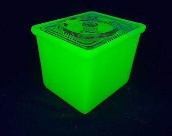 Vintage McKee Hall or Jeanette Jadeite Green Clambroth Uranium Glass Refrigerator Dish