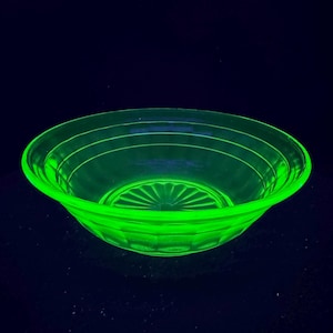 Vintage Hazel Atlas Green Uranium Glass Optic Block Berry Bowl