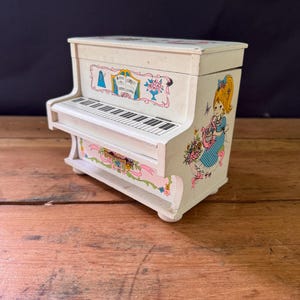Vintage 1970&#39;s Kids Piano Shaped Music/Jewelry Box! Unusual! Plays the main theme from Love Story.