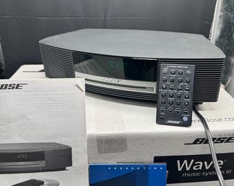 Classic Bose Wave Radio Cd With Remote FM / AM, AUX, Fantastic