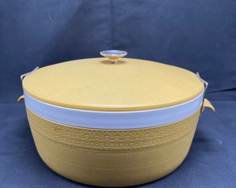 bol de service vintage Olympian Therm-O-Ware Harvest Gold avec couvercle verrouillable.