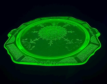 Vintage Anchor Hocking Green Uranium Glass 11" Footed Cake Plate Princess