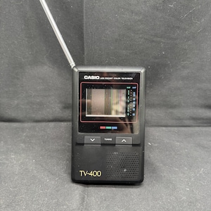 El televisor portátil de bolsillo Casio TV-400T LCD a color se enciende pero no es digital