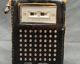 Seltenes AMC 6 Transistorradio von 1962 – mit Ledertasche – hergestellt in Japan. Funktioniert nicht