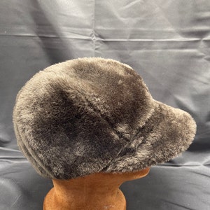 Vintage 60&#39;s Woman&#39;s MOD Carnaby Street Style Brown Faux Fur Hat Large