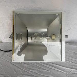 Hydrofarm 400W Grow Light with 400W Halide Lamp 120 No Power Supply Uses 400W Halide Lamp 120 Volt, 4.0 Amps, 60 Hzs