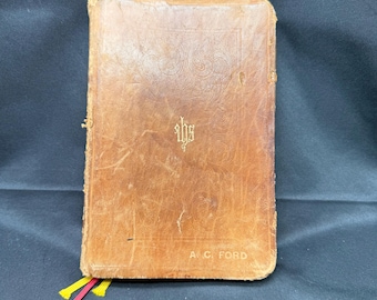 Vintage 50yo Vatican II Sunday Missal Leather Bound by the Daughters of St. Paul 1974