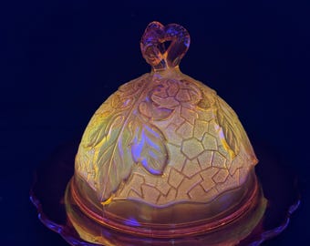 Rara mantequera vintage de cristal de cadmio amarillo caléndula/ámbarina con forma de hoja de arce y tapa abovedada de Mosser