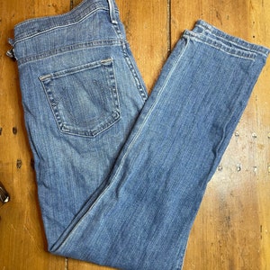 Woman’s True Religion High Rise Tapered Skinny distressed jeans size 29. image 2