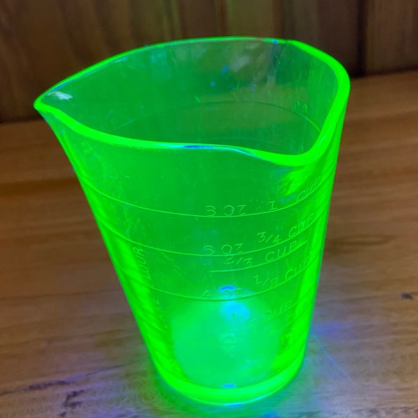 1930's Presto Cake Flour Uranium Glass 3 Spout Measuring Cup by Federal Glass