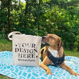 Mockup di borsa tote naturale Mockup di cane Borsa tote in tela di cotone retrò Borsa Liberty OAD113 Mockup di borsa tote Mockup di borsa tote estiva Mockup di cowgirl
