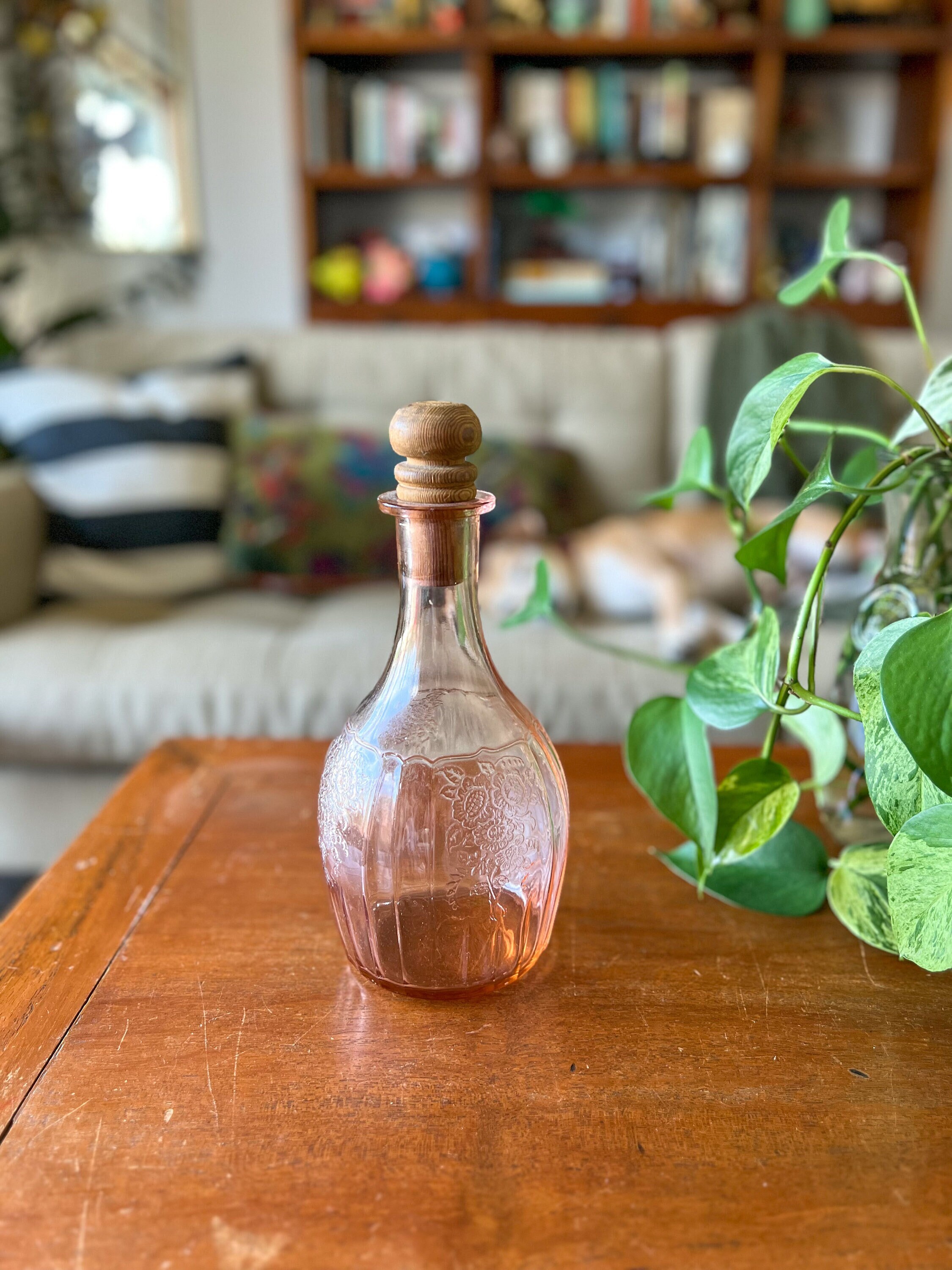 Twine Rose Crystal Decanter, Pink Wine Decanter and Aerator, Gold Rim, Wine  Carafe, Crystal Decanter, Pink, Fits 1 Standard Wine Bottle, Set of 1