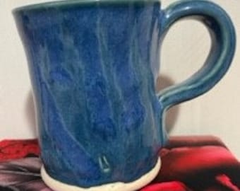 Tazza di ceramica fatta a mano
