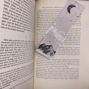 Ulula alla luna / Segnalibro laminato fatto a mano / Timbro a mano / Accessorio per libri / Segnalibro per tenere un diario e leggere / Segnalibro in carta riciclata