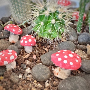 Mini Ceramic Mushrooms Red Cap Poisonous Amanita Mushroom Red Gray White Fungi Decor Handmade Clay Pottery Fairy Indoor Terrarium Garden