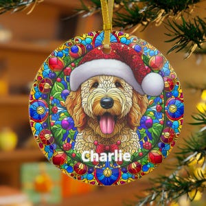 Personalisierte Goldendoodle Weihnachten GLAS Ornament, Faux Glasmalerei Personalisierte Name Hund Ornament Geschenk für Goldendoodle Besitzer Mom & Tierliebhaber