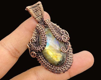 CIONDOLO REALIZZATO A MANO IN OTTONE, RAME E PIETRA NATURALE DI LABRADORITE