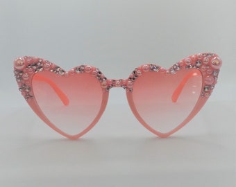 Rosa Herz Brille mit Perle und Kristall Detail