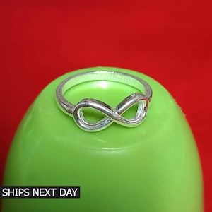 Infinity Ring in 925 Sterling Silver, Endless Love Band Ring, Girls Womens Infinity Ring, Gift for Anniversary