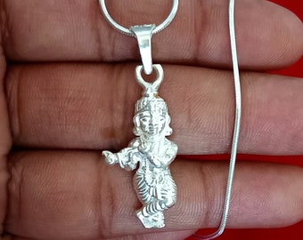 クリシュナ神ペンダント、フルーティング加工が施された